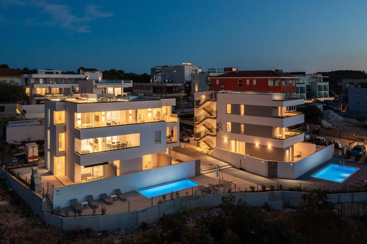 Apartment Alegria In Okrug With Heated Pool, Sea View, Jacuzzi, Wifi تروغير المظهر الخارجي الصورة