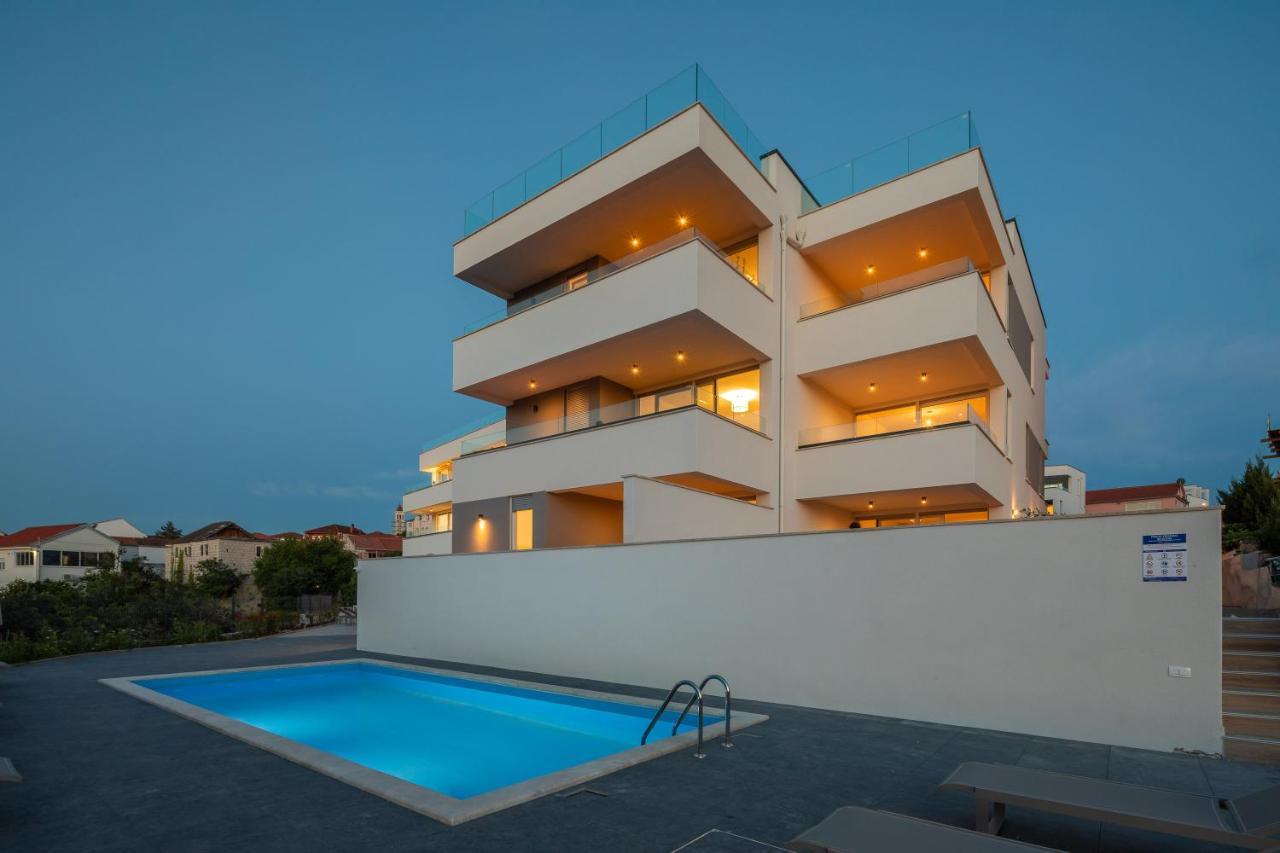 Apartment Alegria In Okrug With Heated Pool, Sea View, Jacuzzi, Wifi تروغير المظهر الخارجي الصورة