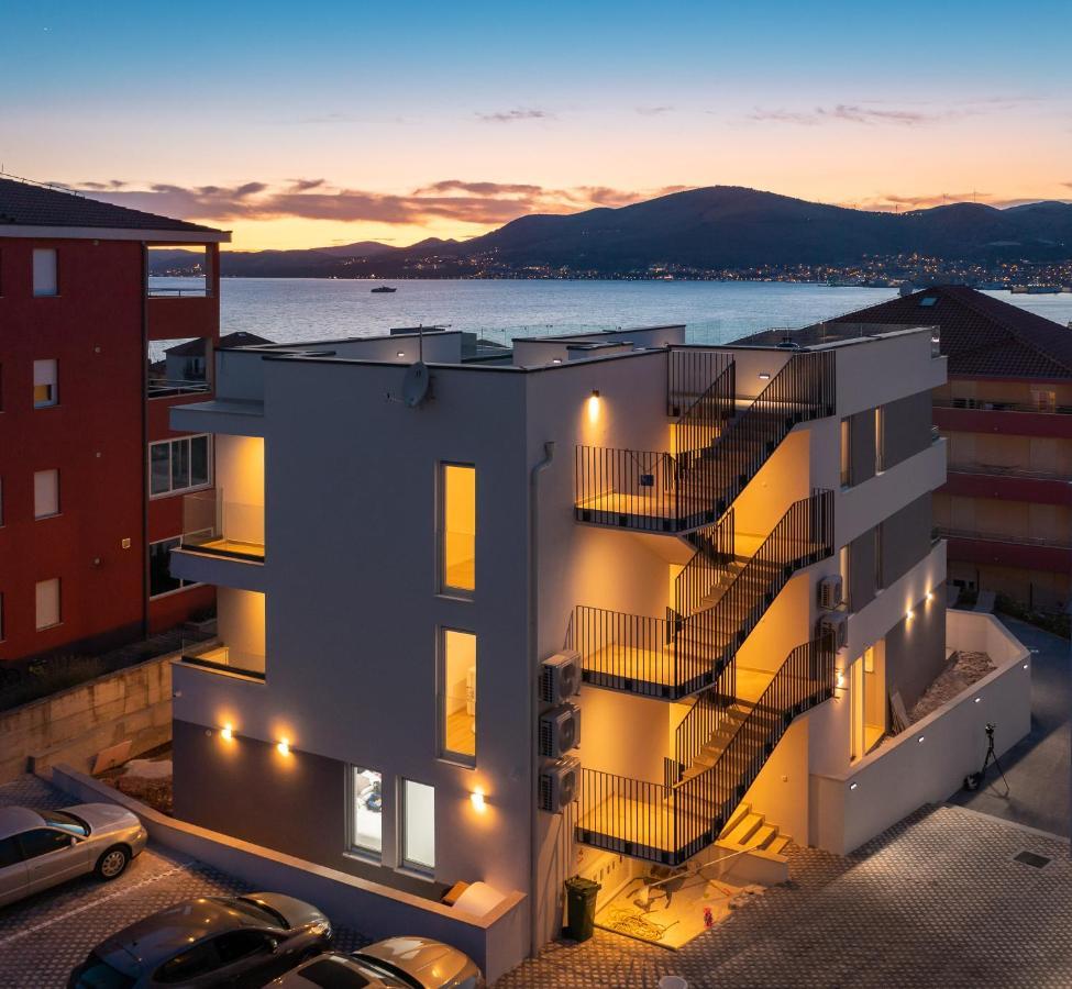 Apartment Alegria In Okrug With Heated Pool, Sea View, Jacuzzi, Wifi تروغير المظهر الخارجي الصورة