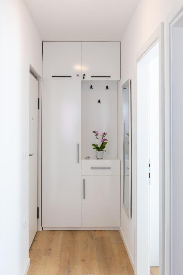 Apartment Alegria In Okrug With Heated Pool, Sea View, Jacuzzi, Wifi تروغير المظهر الخارجي الصورة