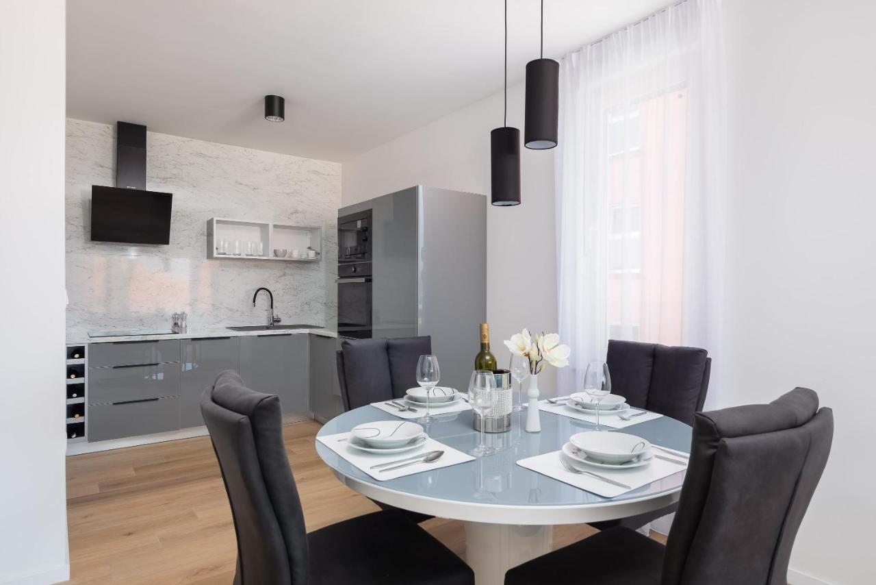 Apartment Alegria In Okrug With Heated Pool, Sea View, Jacuzzi, Wifi تروغير المظهر الخارجي الصورة