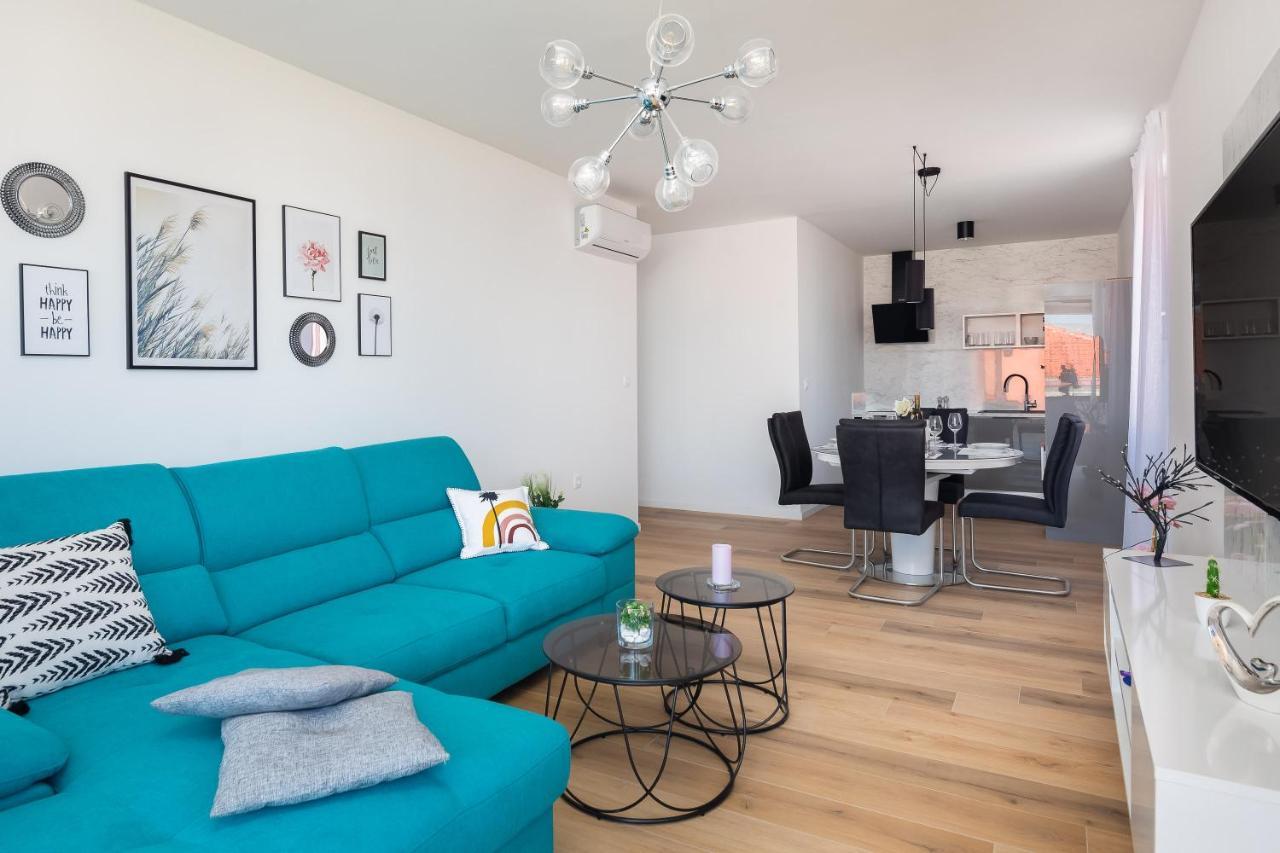 Apartment Alegria In Okrug With Heated Pool, Sea View, Jacuzzi, Wifi تروغير المظهر الخارجي الصورة