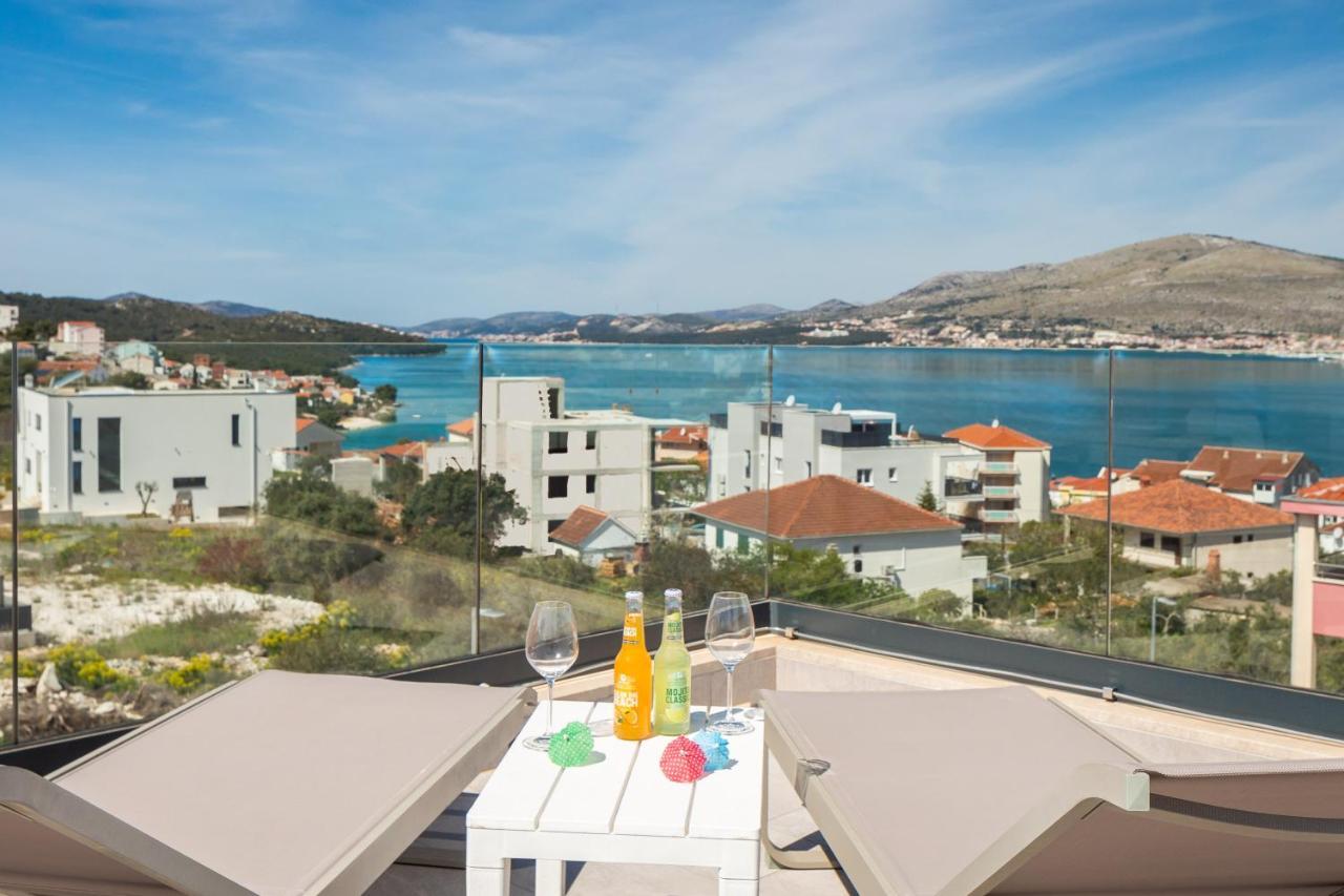 Apartment Alegria In Okrug With Heated Pool, Sea View, Jacuzzi, Wifi تروغير المظهر الخارجي الصورة
