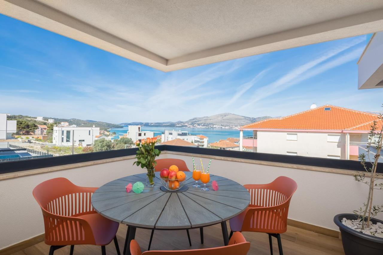 Apartment Alegria In Okrug With Heated Pool, Sea View, Jacuzzi, Wifi تروغير المظهر الخارجي الصورة