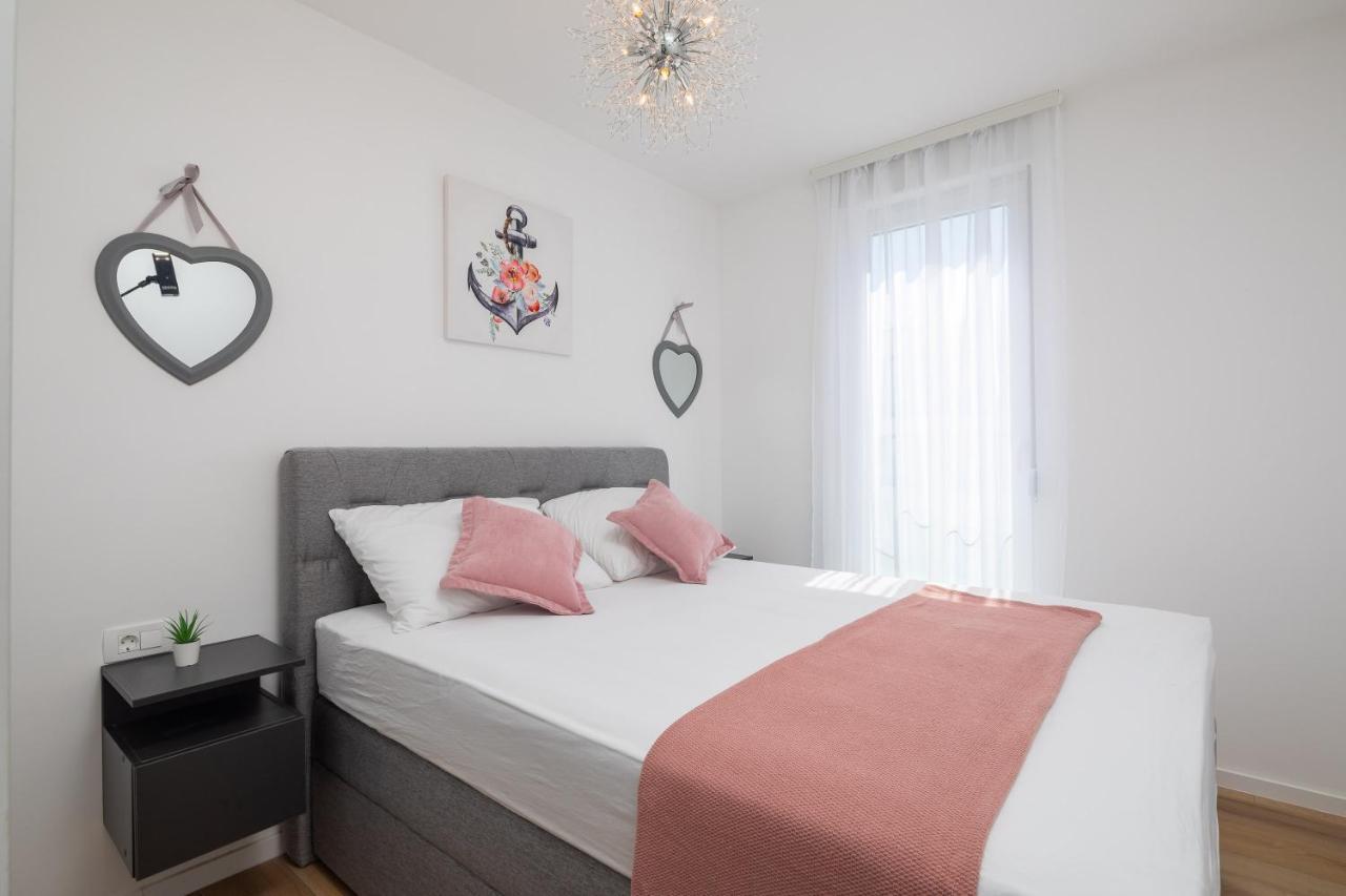 Apartment Alegria In Okrug With Heated Pool, Sea View, Jacuzzi, Wifi تروغير المظهر الخارجي الصورة