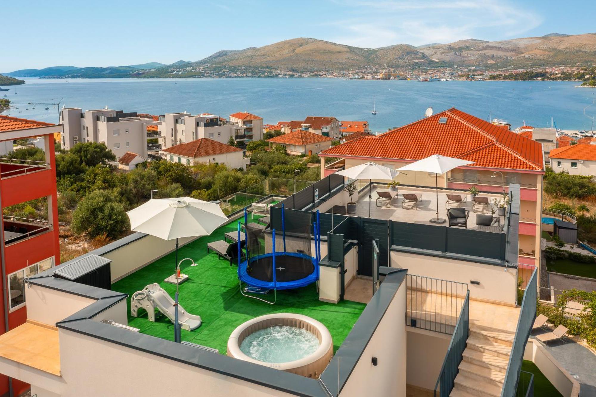 Apartment Alegria In Okrug With Heated Pool, Sea View, Jacuzzi, Wifi تروغير المظهر الخارجي الصورة